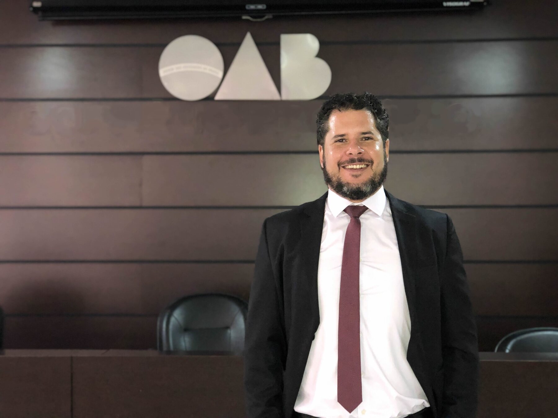 Eduardo Benez na sede da OAB Paraná