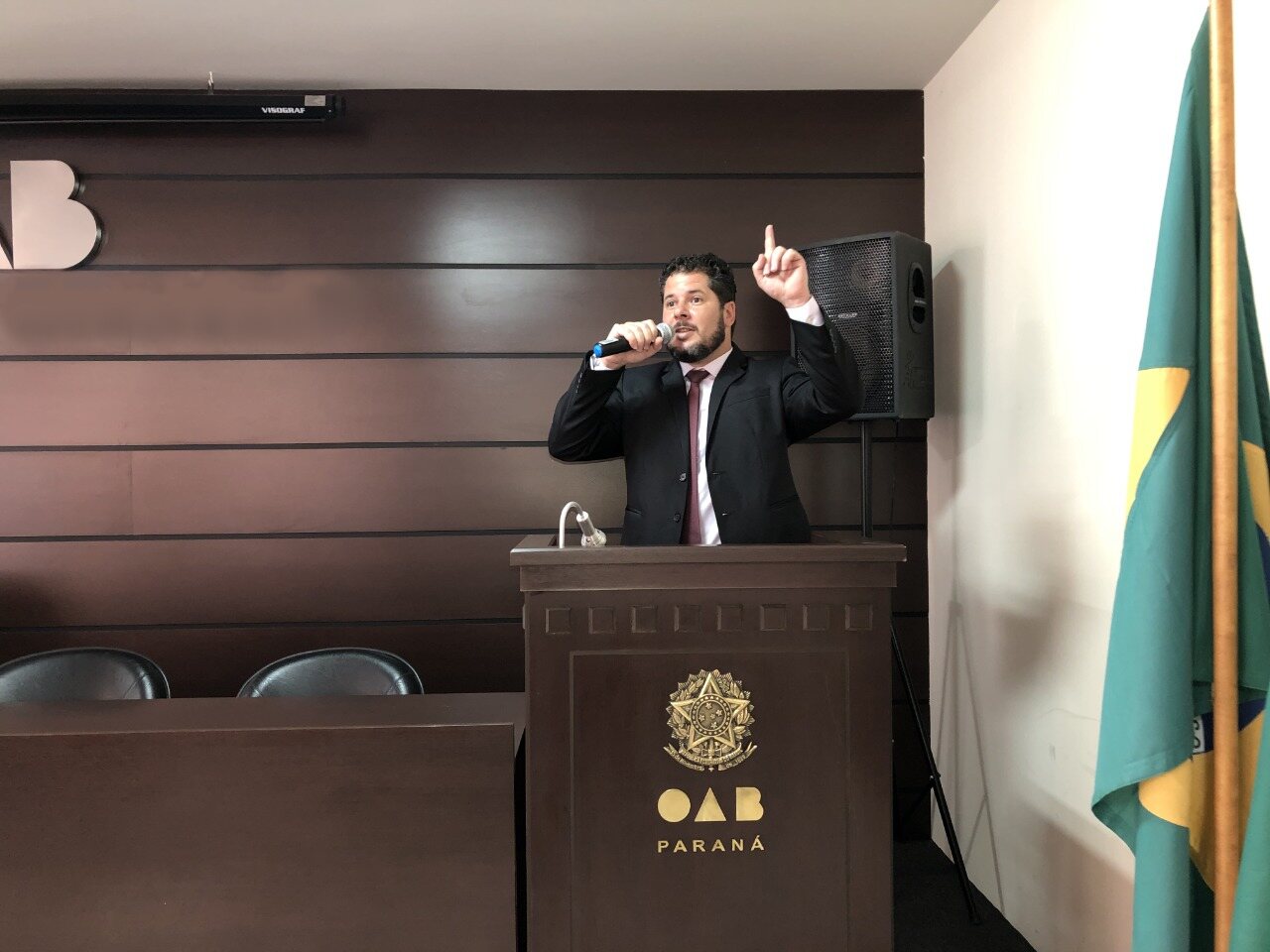 Eduardo Benez durante palestra na OAB Paraná